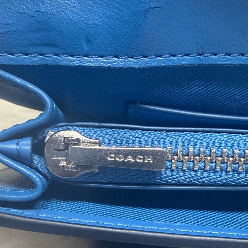 New Coach Blue Leather Compact Wristlet Wallet with Silver Logo Imperfect - Picture 6 of 9